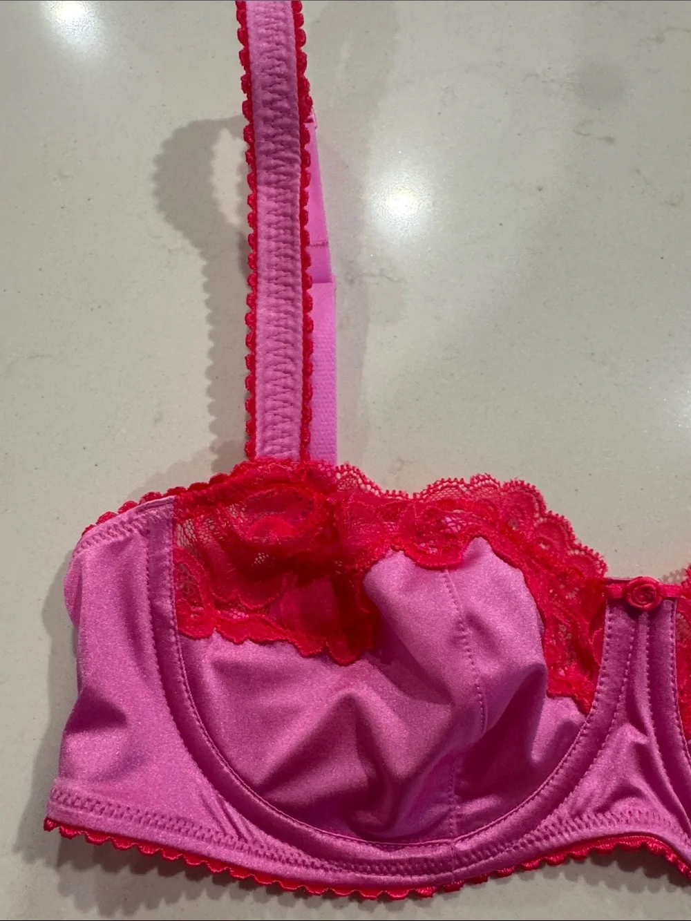 SKIMS Pink Satin Underwire Bra & Hot-Pink Lace Thong Set - Picture 4 of 10